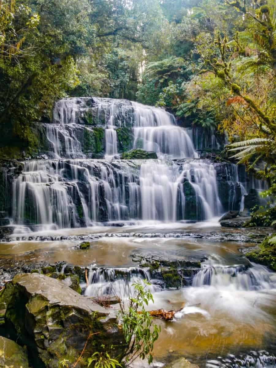 Die Purakanui Falls in den Catlins in Neuseeland